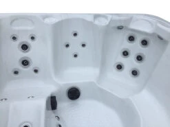 Holiday Let 5 - 5 Person Hot Tub With 1 Lounger -Outdoor Living Hot Tubs HolidayLet5closeup1