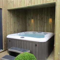 Jacuzzi® J225™ - 4 Person Hot Tub -Outdoor Living Hot Tubs J225 Lifesyle 1