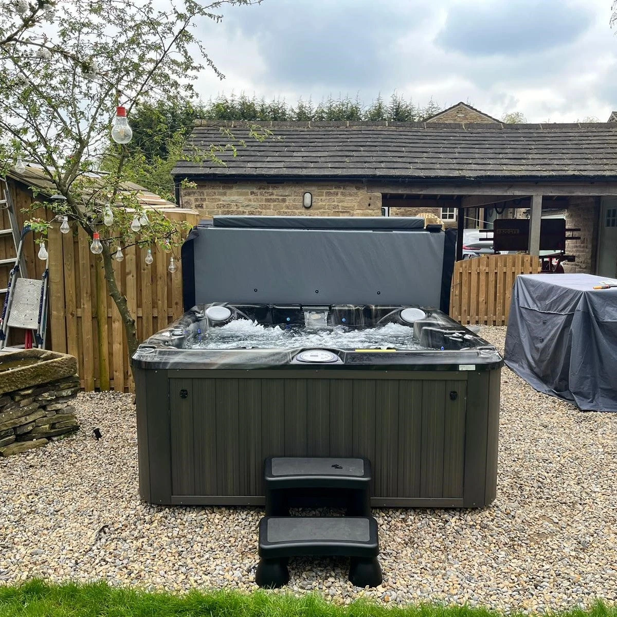 Jacuzzi® J245™ / J245IP™ - 7 Person Hot Tub 13 Jacuzzi® J245™ / J245IP™ - 7 Person Hot Tub - Image 11