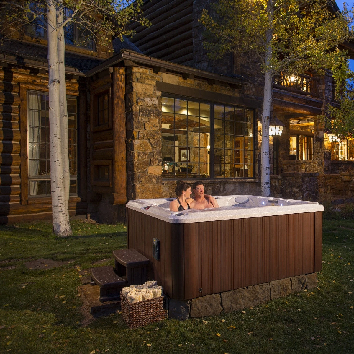 Jacuzzi® J245™ / J245IP™ - 7 Person Hot Tub 11 Jacuzzi® J245™ / J245IP™ - 7 Person Hot Tub - Image 9