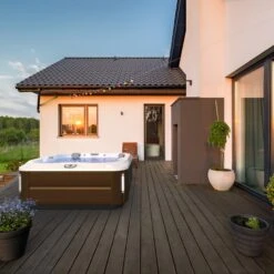 Jacuzzi® J355IP™ - 6 Person Hot Tub With 1 Lounger -Outdoor Living Hot Tubs J355lifestyle2020