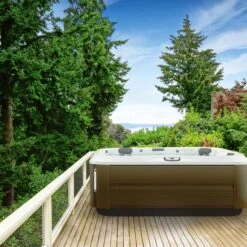 Jacuzzi® J375IP™ - 6 Person Hot Tub With 1 Lounger -Outdoor Living Hot Tubs J375lifestyle2020