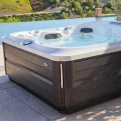 Jacuzzi® J485IP™ - 7 Person Hot Tub 39 Jacuzzi® J485IP™ - 7 Person Hot Tub -Outdoor Living Hot Tubs J485 Lifestyle 2