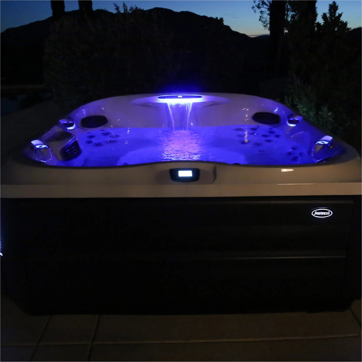 Jacuzzi® J485IP™ - 7 Person Hot Tub 22 Jacuzzi® J485IP™ - 7 Person Hot Tub - Image 20