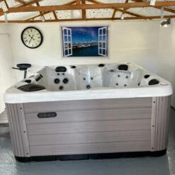 Jacuzzi® J235™ / J235IP™ - 6 Person Hot Tub With 1 Lounger -Outdoor Living Hot Tubs Jacuzzi2353square