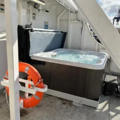 Jacuzzi® Lodge™ M - 4-5 Person Hot Tub -Outdoor Living Hot Tubs JacuzziLodgeMHotTub3