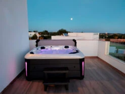 Outdoor Companion - 5 Person Hot Tub With 2 Loungers -Outdoor Living Hot Tubs OutdoorCompanion 5