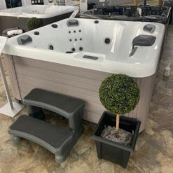 Outdoor Sun - 5 Person Hot Tub With 1 Lounger -Outdoor Living Hot Tubs OutdoorSunHotTub