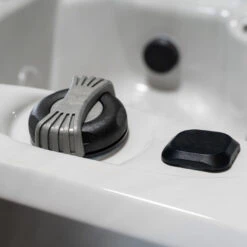 Sun & Soul™ 600™ - 6 Person Hot Tub With 1 Lounger -Outdoor Living Hot Tubs Sun Soul600HotTub2